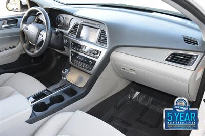 2017 Hyundai Sonata Hybrid SE   - Photo 39 - Stafford, TX 77477