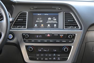 2017 Hyundai Sonata Hybrid SE   - Photo 34 - Stafford, TX 77477