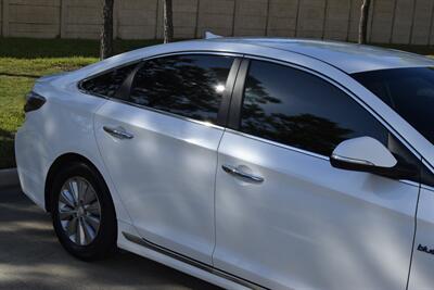 2017 Hyundai Sonata Hybrid SE   - Photo 8 - Stafford, TX 77477