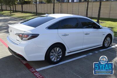 2017 Hyundai Sonata Hybrid SE   - Photo 18 - Stafford, TX 77477