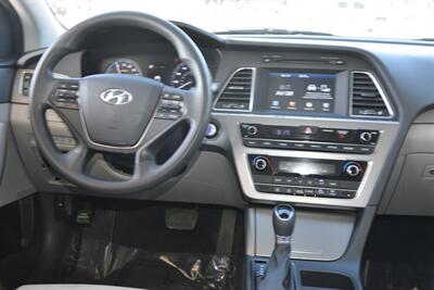 2017 Hyundai Sonata Hybrid SE   - Photo 32 - Stafford, TX 77477