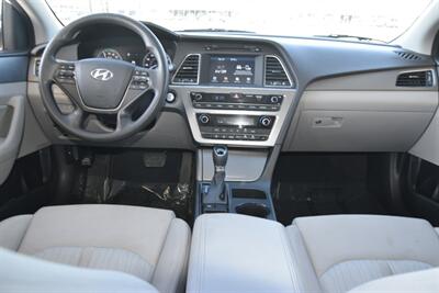 2017 Hyundai Sonata Hybrid SE   - Photo 31 - Stafford, TX 77477