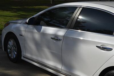 2017 Hyundai Sonata Hybrid SE   - Photo 2 - Stafford, TX 77477