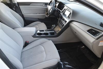 2017 Hyundai Sonata Hybrid SE   - Photo 40 - Stafford, TX 77477