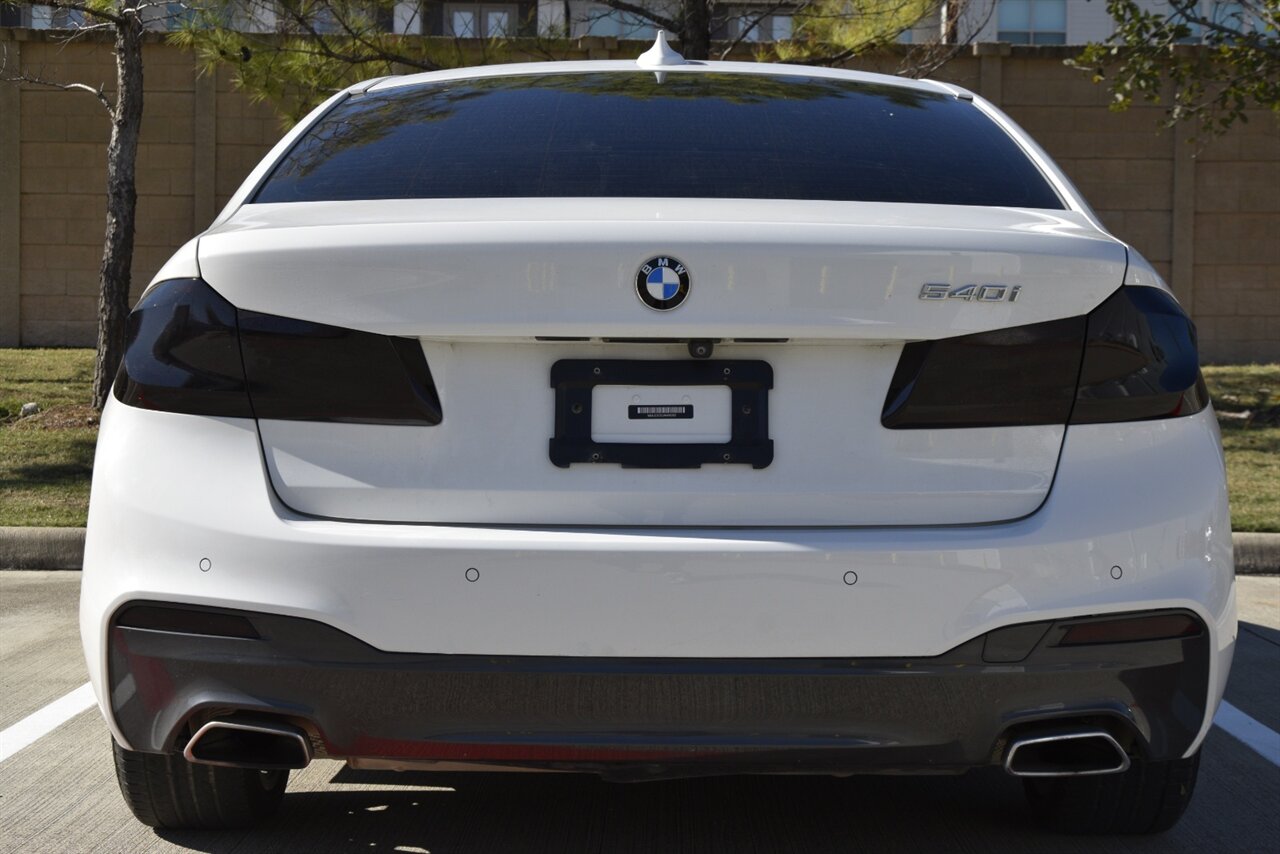 2018 BMW 5 Series 540i photo 23