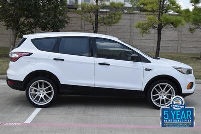 2018 Ford Escape S 44K LOW MILES BK/CAM CLEAN NEW CAR TRADE   - Photo 14 - Stafford, TX 77477