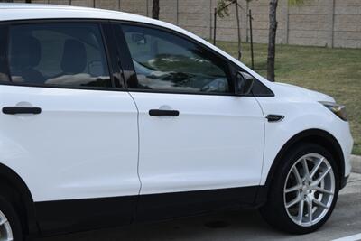 2018 Ford Escape S 44K LOW MILES BK/CAM CLEAN NEW CAR TRADE   - Photo 22 - Stafford, TX 77477