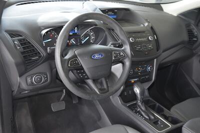 2018 Ford Escape S 44K LOW MILES BK/CAM CLEAN NEW CAR TRADE   - Photo 33 - Stafford, TX 77477