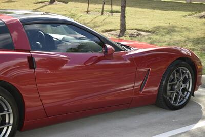 2005 Chevrolet Corvette COUPE AUTOMATIC GLASS TOP 37K LOW MILES IMMACULATE   - Photo 21 - Stafford, TX 77477