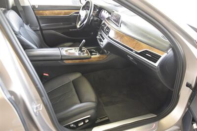 2016 BMW 750i NAV BK/CAM EXEC PKG PREM/SPTS FRESH TRADE IN   - Photo 31 - Stafford, TX 77477