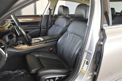 2016 BMW 750i NAV BK/CAM EXEC PKG PREM/SPTS FRESH TRADE IN   - Photo 32 - Stafford, TX 77477