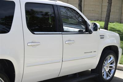 2013 Cadillac Escalade ESV PREMIUM   - Photo 18 - Stafford, TX 77477