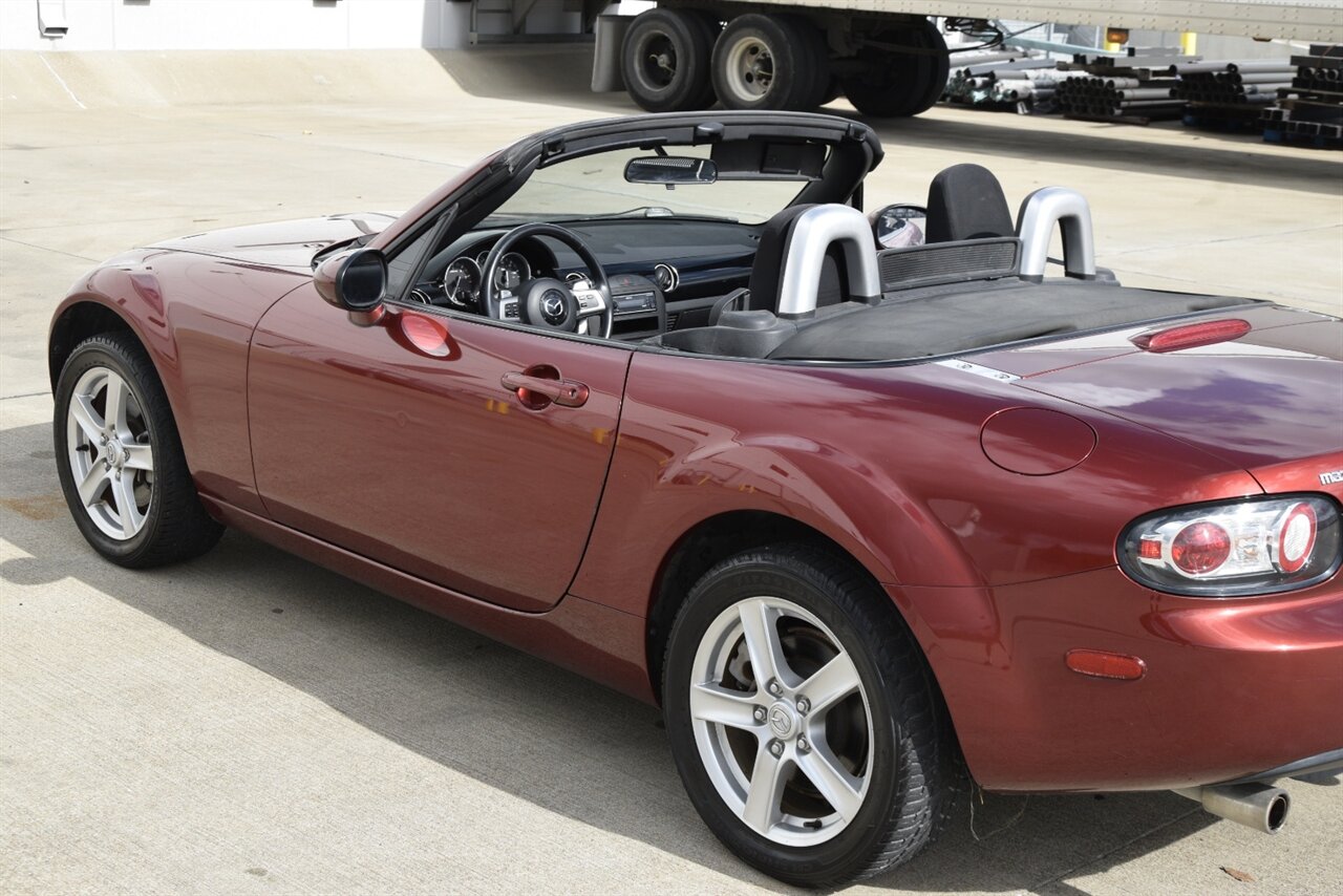 2007 Mazda MX-5 Miata Sport photo 19