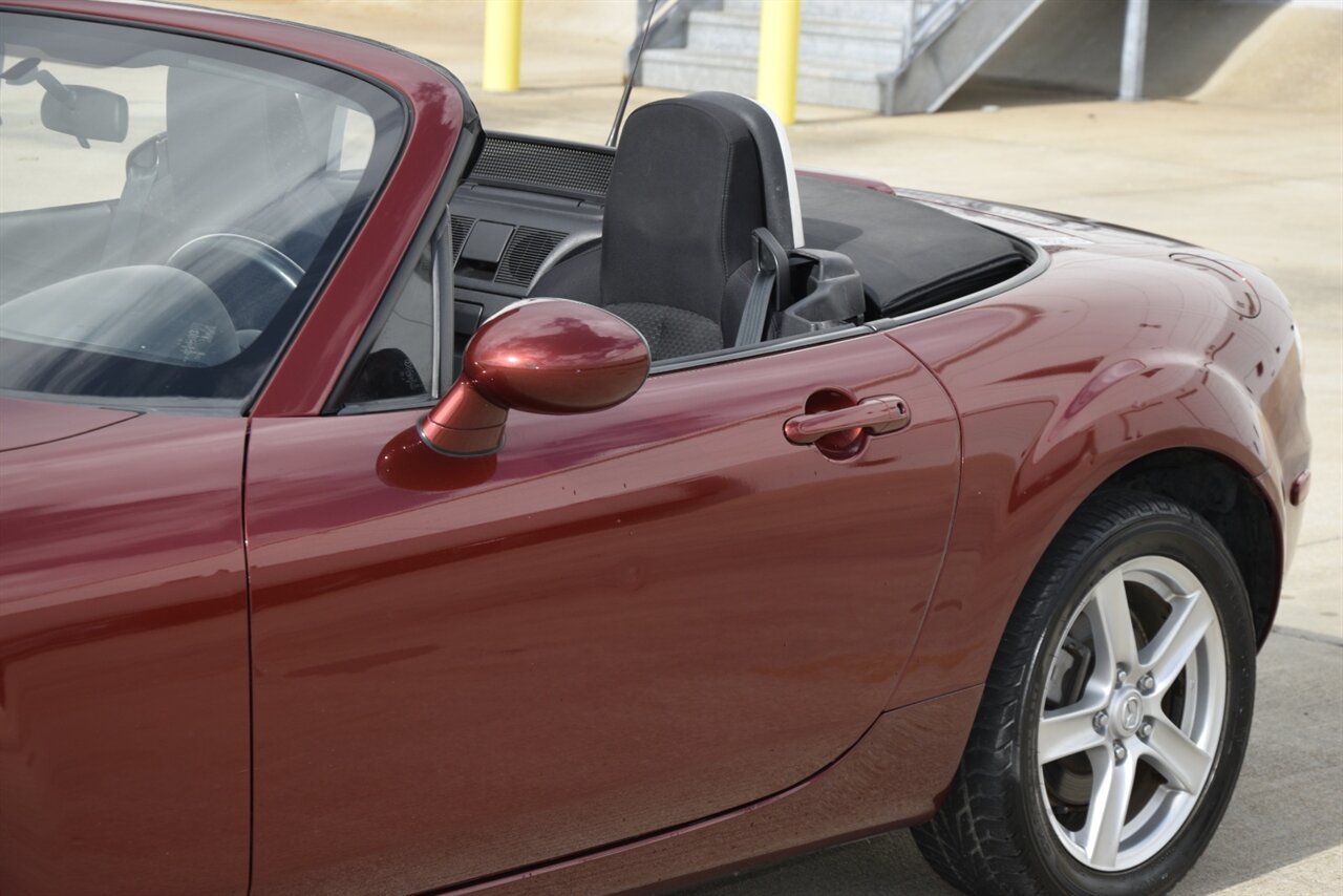 2007 Mazda MX-5 Miata Sport photo 11