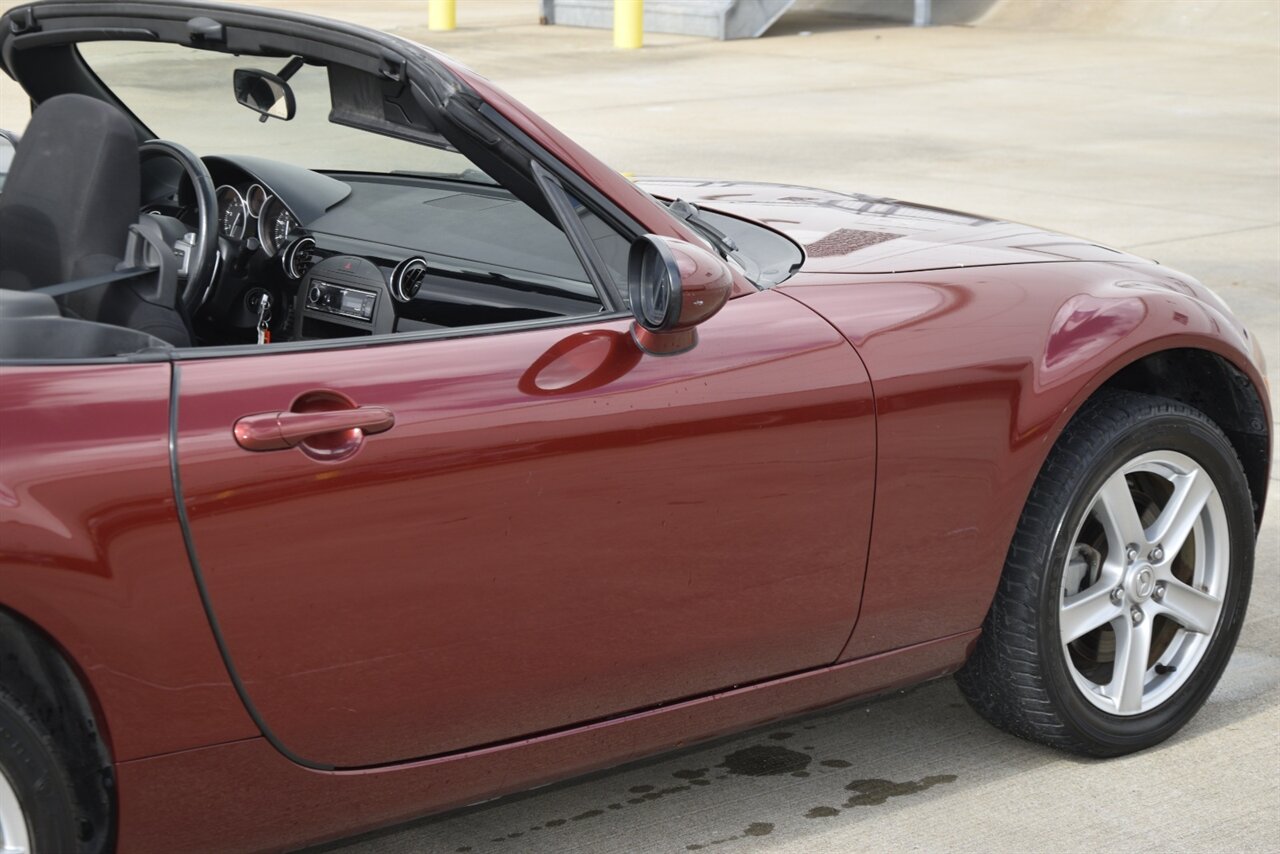 2007 Mazda MX-5 Miata Sport photo 14