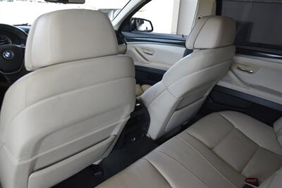 2011 BMW 550i PREM/SPORTS PKG NAV HTD STS FRESH TRADE IN   - Photo 33 - Stafford, TX 77477