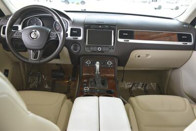2014 Volkswagen Touareg TDI LUXURY AWD NAV BK/CAM HTD STS NEW TRADE CLEAN   - Photo 26 - Stafford, TX 77477