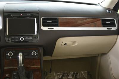 2014 Volkswagen Touareg TDI LUXURY AWD NAV BK/CAM HTD STS NEW TRADE CLEAN   - Photo 25 - Stafford, TX 77477