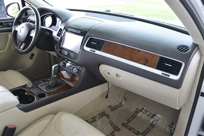 2014 Volkswagen Touareg TDI LUXURY AWD NAV BK/CAM HTD STS NEW TRADE CLEAN   - Photo 29 - Stafford, TX 77477