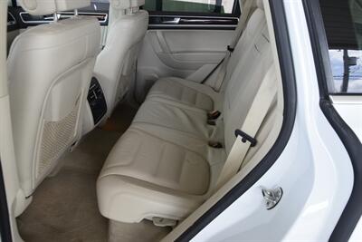 2014 Volkswagen Touareg TDI LUXURY AWD NAV BK/CAM HTD STS NEW TRADE CLEAN   - Photo 36 - Stafford, TX 77477