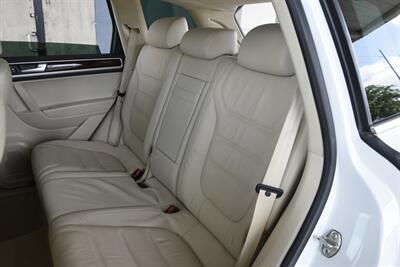 2014 Volkswagen Touareg TDI LUXURY AWD NAV BK/CAM HTD STS NEW TRADE CLEAN   - Photo 38 - Stafford, TX 77477
