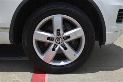 2014 Volkswagen Touareg TDI LUXURY AWD NAV BK/CAM HTD STS NEW TRADE CLEAN   - Photo 40 - Stafford, TX 77477