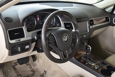 2014 Volkswagen Touareg TDI LUXURY AWD NAV BK/CAM HTD STS NEW TRADE CLEAN   - Photo 28 - Stafford, TX 77477