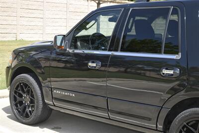 2010 Lincoln Navigator LUXURY 4X4 26K ORIG LOW MILES 22 PREM WHLS CLEAN   - Photo 17 - Stafford, TX 77477