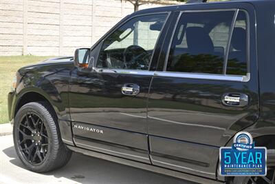 2010 Lincoln Navigator LUXURY 4X4 26K ORIG LOW MILES 22 PREM WHLS CLEAN   - Photo 17 - Stafford, TX 77477