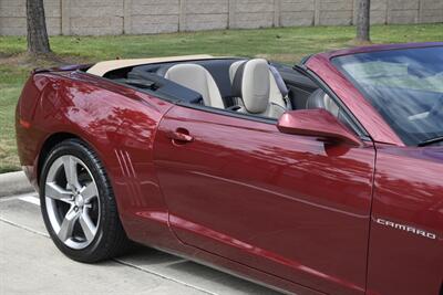 2011 Chevrolet Camaro 2LT CONVERTIBLE LTHR LOADED FRESH TRADE IMMACULATE   - Photo 9 - Stafford, TX 77477