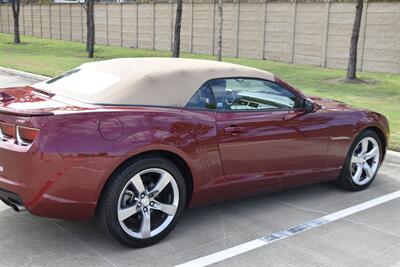 2011 Chevrolet Camaro 2LT CONVERTIBLE LTHR LOADED FRESH TRADE IMMACULATE   - Photo 18 - Stafford, TX 77477