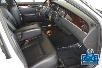 2011 Lincoln Town Car SIGNATURE LIMITED 70K LOW MILES LOADED FRESH TRADE   - Photo 31 - Stafford, TX 77477