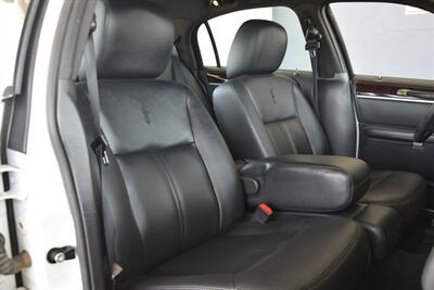 2011 Lincoln Town Car SIGNATURE LIMITED 70K LOW MILES LOADED FRESH TRADE   - Photo 33 - Stafford, TX 77477