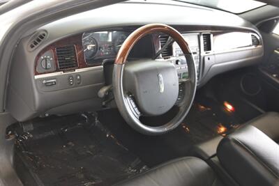 2011 Lincoln Town Car SIGNATURE LIMITED 70K LOW MILES LOADED FRESH TRADE   - Photo 28 - Stafford, TX 77477