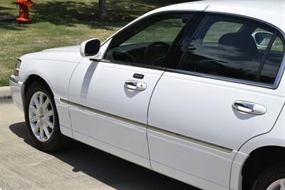 2011 Lincoln Town Car SIGNATURE LIMITED 70K LOW MILES LOADED FRESH TRADE   - Photo 17 - Stafford, TX 77477