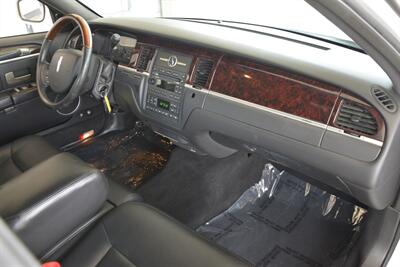 2011 Lincoln Town Car SIGNATURE LIMITED 70K LOW MILES LOADED FRESH TRADE   - Photo 29 - Stafford, TX 77477