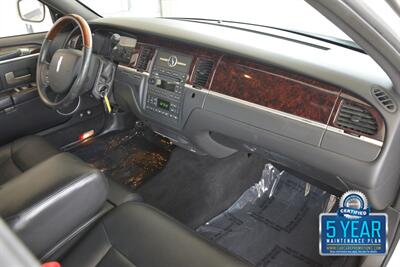 2011 Lincoln Town Car SIGNATURE LIMITED 70K LOW MILES LOADED FRESH TRADE   - Photo 29 - Stafford, TX 77477