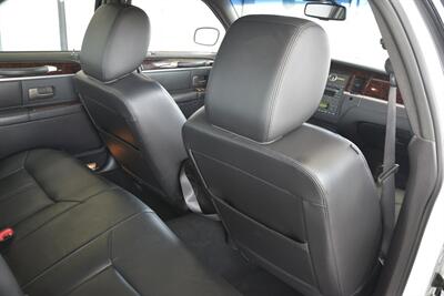2011 Lincoln Town Car SIGNATURE LIMITED 70K LOW MILES LOADED FRESH TRADE   - Photo 35 - Stafford, TX 77477