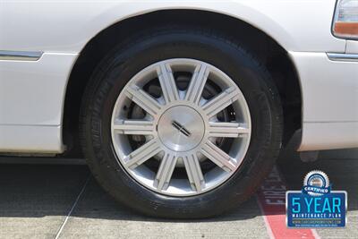 2011 Lincoln Town Car SIGNATURE LIMITED 70K LOW MILES LOADED FRESH TRADE   - Photo 38 - Stafford, TX 77477