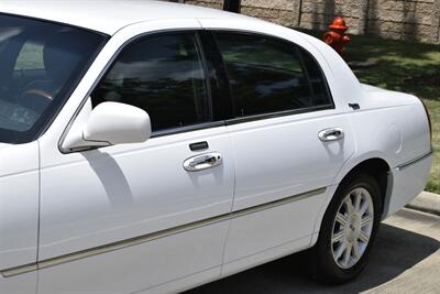 2011 Lincoln Town Car SIGNATURE LIMITED 70K LOW MILES LOADED FRESH TRADE   - Photo 9 - Stafford, TX 77477