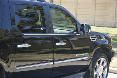 2013 Cadillac Escalade ESV LUXURY AWD NAV BK/CAM S/ROOF FRESH TRADE   - Photo 18 - Stafford, TX 77477