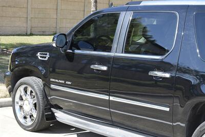 2013 Cadillac Escalade ESV LUXURY AWD NAV BK/CAM S/ROOF FRESH TRADE   - Photo 17 - Stafford, TX 77477