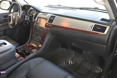 2013 Cadillac Escalade ESV LUXURY AWD NAV BK/CAM S/ROOF FRESH TRADE   - Photo 29 - Stafford, TX 77477