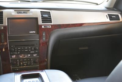 2013 Cadillac Escalade ESV LUXURY AWD NAV BK/CAM S/ROOF FRESH TRADE   - Photo 25 - Stafford, TX 77477