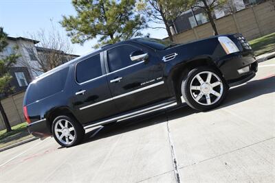 2013 Cadillac Escalade ESV LUXURY AWD NAV BK/CAM S/ROOF FRESH TRADE   - Photo 43 - Stafford, TX 77477