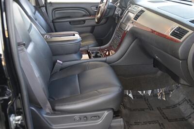 2013 Cadillac Escalade ESV LUXURY AWD NAV BK/CAM S/ROOF FRESH TRADE   - Photo 31 - Stafford, TX 77477