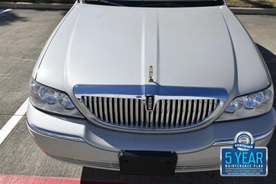 2006 Lincoln Town Car SIGNATURE CARRIAGE TOP 50K LOW MILES FRESH TRADE   - Photo 12 - Stafford, TX 77477