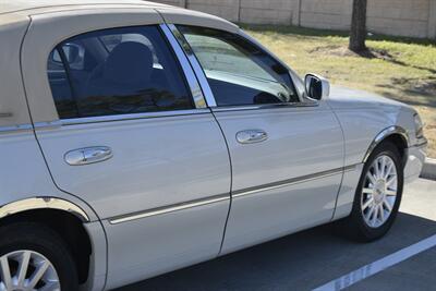2006 Lincoln Town Car SIGNATURE CARRIAGE TOP 50K LOW MILES FRESH TRADE   - Photo 18 - Stafford, TX 77477