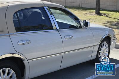 2006 Lincoln Town Car SIGNATURE CARRIAGE TOP 50K LOW MILES FRESH TRADE   - Photo 18 - Stafford, TX 77477