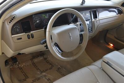 2006 Lincoln Town Car SIGNATURE CARRIAGE TOP 50K LOW MILES FRESH TRADE   - Photo 28 - Stafford, TX 77477